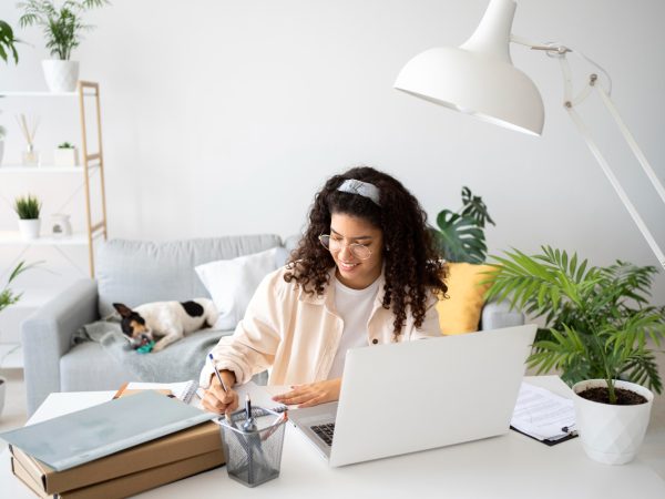 2149047433 5 entreprises offrent un emploi 100% télétravail